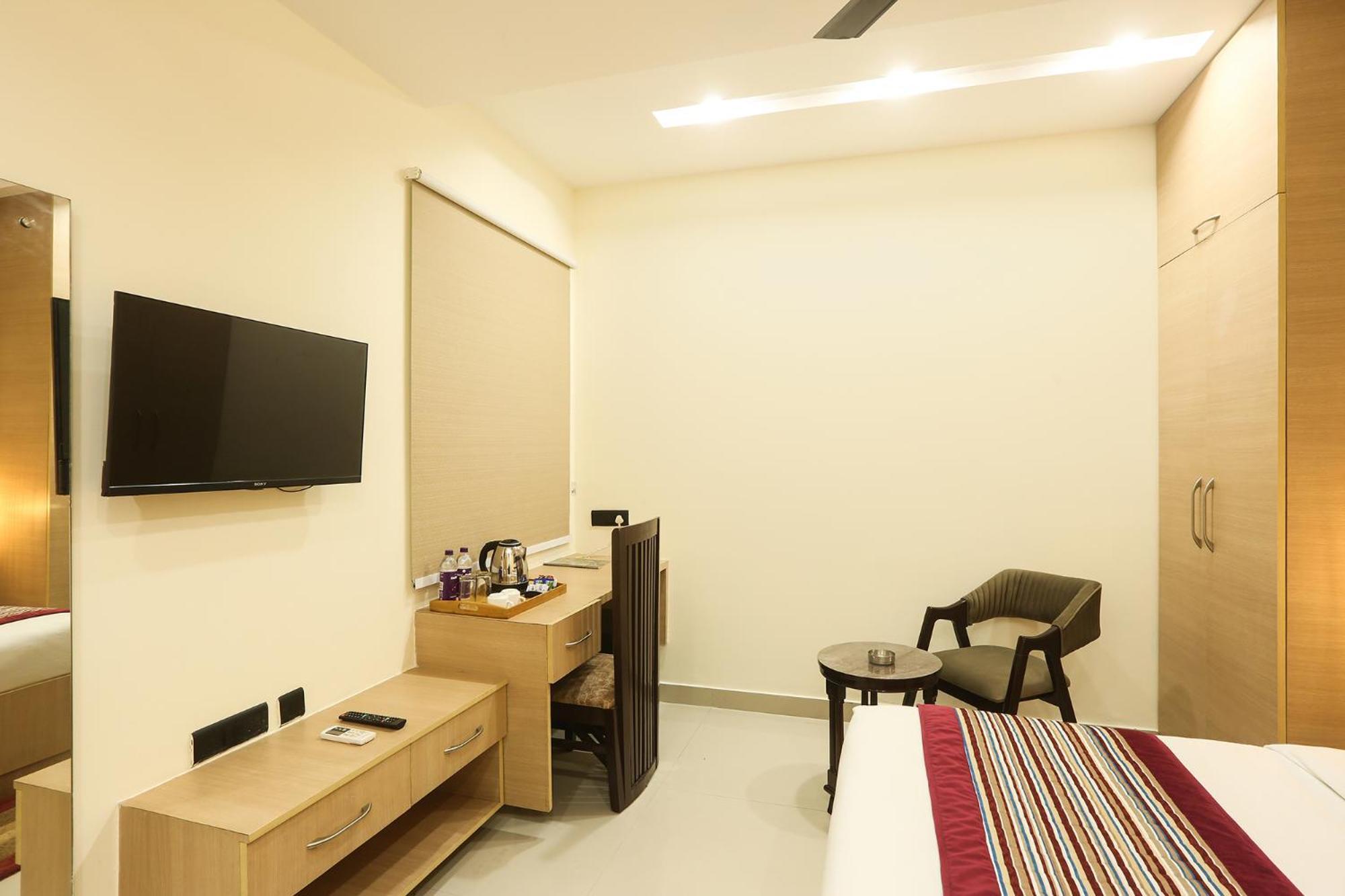 Hotel Green Lotus Luxe Gurgaon Esterno foto