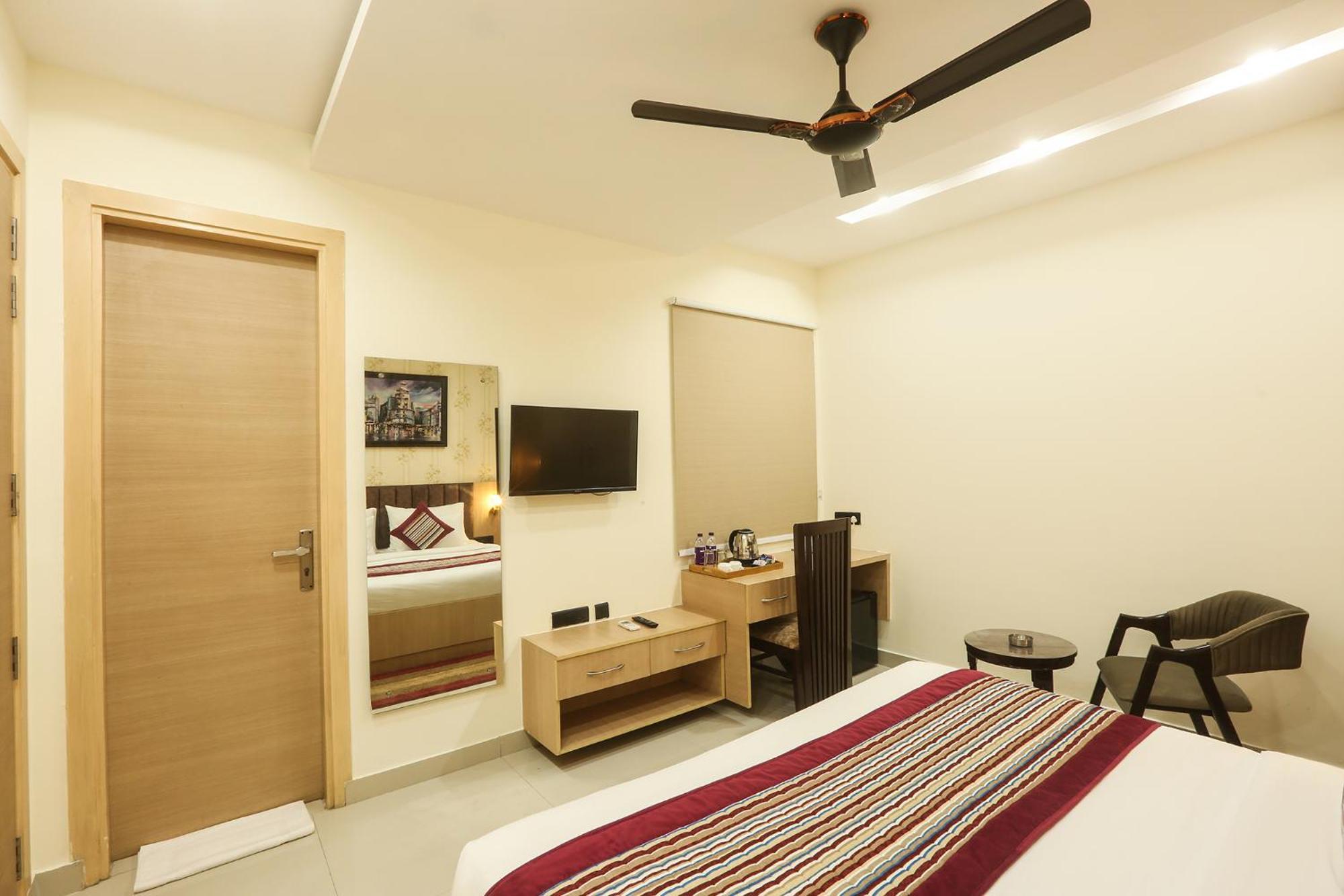 Hotel Green Lotus Luxe Gurgaon Esterno foto