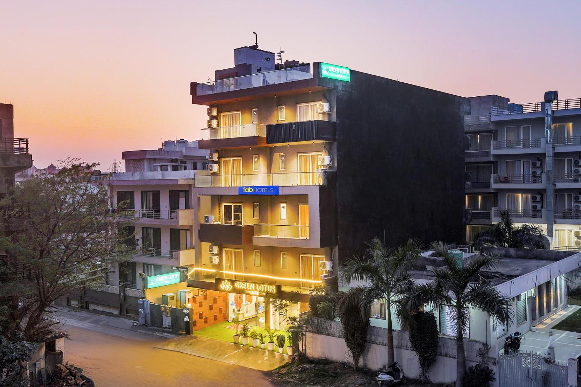 Hotel Green Lotus Luxe Gurgaon Esterno foto